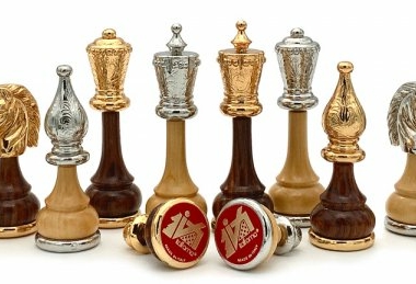 Flowered Chess Set - Schachbrett - Backgammon und Damespiel aus Kunstleder mit Aufbewahrung & Holz- und Metallteilen