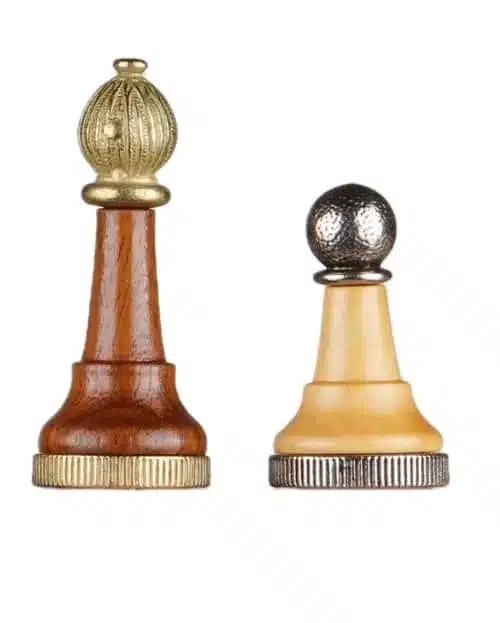 Klassisches Schachspiel - Schachbrett - Backgammon und Damespiel aus Kunstleder mit Aufbewahrung & Metall- und Holzteilen – Bild 9