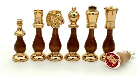 Großes orientalisches Schachspiel - Schachbrett aus Heidekraut- und Ulmenholz & Figuren aus Holz und massivem Messing