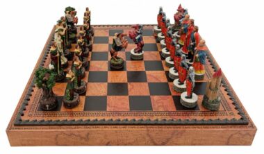 Robin Hood Schachspiel - Schachbrett - Backgammon und Damespiel aus Kunstleder mit Aufbewahrung & Harzteilen