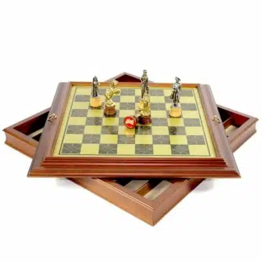 Schachspiel Napoleon - Schachbrett aus Holz mit Messingeffekt mit integrierter Aufbewahrung & Metallteilen