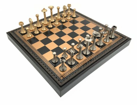 Zeitgenössisches Schachspiel - Schachbrett und Backgammon mit Kunstlederaufbewahrung & Metallteilen
