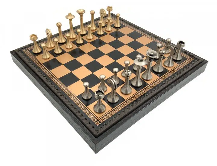 Zeitgenössisches Schachspiel - Schachbrett und Backgammon mit Kunstlederaufbewahrung & Metallteilen