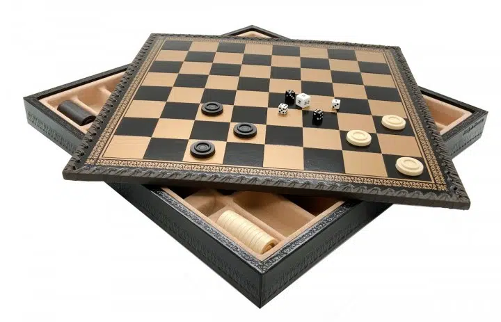 Zeitgenössisches Schachspiel - Schachbrett und Backgammon mit Kunstlederaufbewahrung & Metallteilen