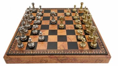 Flowered Chess Set - Schachbrett - Backgammon und Damespiel aus Kunstleder mit Aufbewahrung & Schachfiguren aus Metall