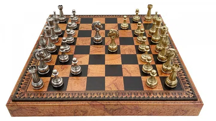 Flowered Chess Set - Schachbrett - Backgammon und Damespiel aus Kunstleder mit Aufbewahrung & Schachfiguren aus Metall