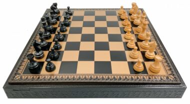 Klassisches Schachspiel - Schachbrett - Backgammon und Damespiel aus Kunstleder mit Aufbewahrung & Holzteilen