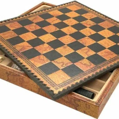 Schachspiel Römer gegen Barbaren - Schachbrett - Backgammon und Damespiel aus Kunstleder mit Aufbewahrung & Metallteilen