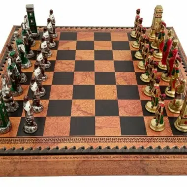 Schachspiel Römer gegen Barbaren - Schachbrett - Backgammon und Damespiel aus Kunstleder mit Aufbewahrung & Metallteilen