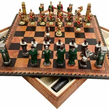 Schachspiel Römer gegen Barbaren - Schachbrett - Backgammon und Damespiel aus Kunstleder mit Aufbewahrung & Metallteilen