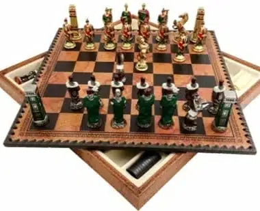 Schachspiel Römer gegen Barbaren - Schachbrett - Backgammon und Damespiel aus Kunstleder mit Aufbewahrung & Metallteilen