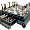 Schachspiel Arabesque - Schachbrett aus Holz und Alabaster der schwarzen Serie mit Schublade & Teilen aus Metall und lackiertem Holz