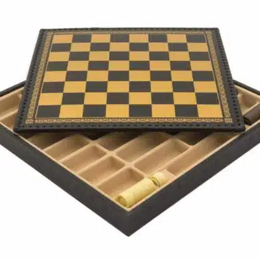 Zeitgenössisches Schachspiel - Schachbrett und Backgammon mit Kunstlederaufbewahrung und Messingfiguren – Bild 15
