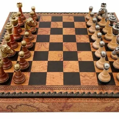 Klassisches Schachspiel - Schachbrett - Backgammon und Damespiel aus Kunstleder mit Aufbewahrung & Metall- und Holzteilen