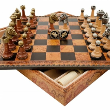 Klassisches Schachspiel - Schachbrett - Backgammon und Damespiel aus Kunstleder mit Aufbewahrung & Metall- und Holzteilen