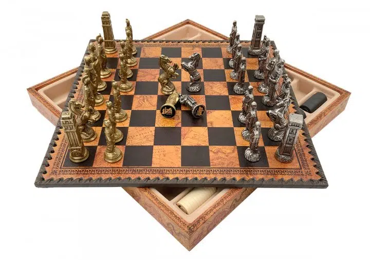 Schachspiel Römer gegen Barbaren - Schachbrett - Backgammon und Damespiel aus Kunstleder mit Aufbewahrung & Metallteilen