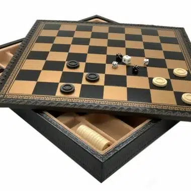 Zeitgenössisches Schachspiel - Schachbrett und Backgammon mit Kunstlederaufbewahrung und Messingfiguren – Bild 13