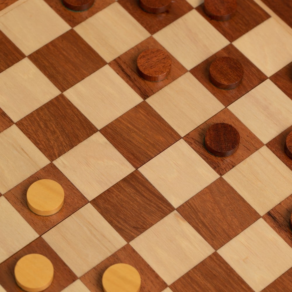 Magnetisches Reise-Schach- und Dame-Spiel - Schachbrett aus Holz & Schach- und Damefiguren aus Holz – Bild 8