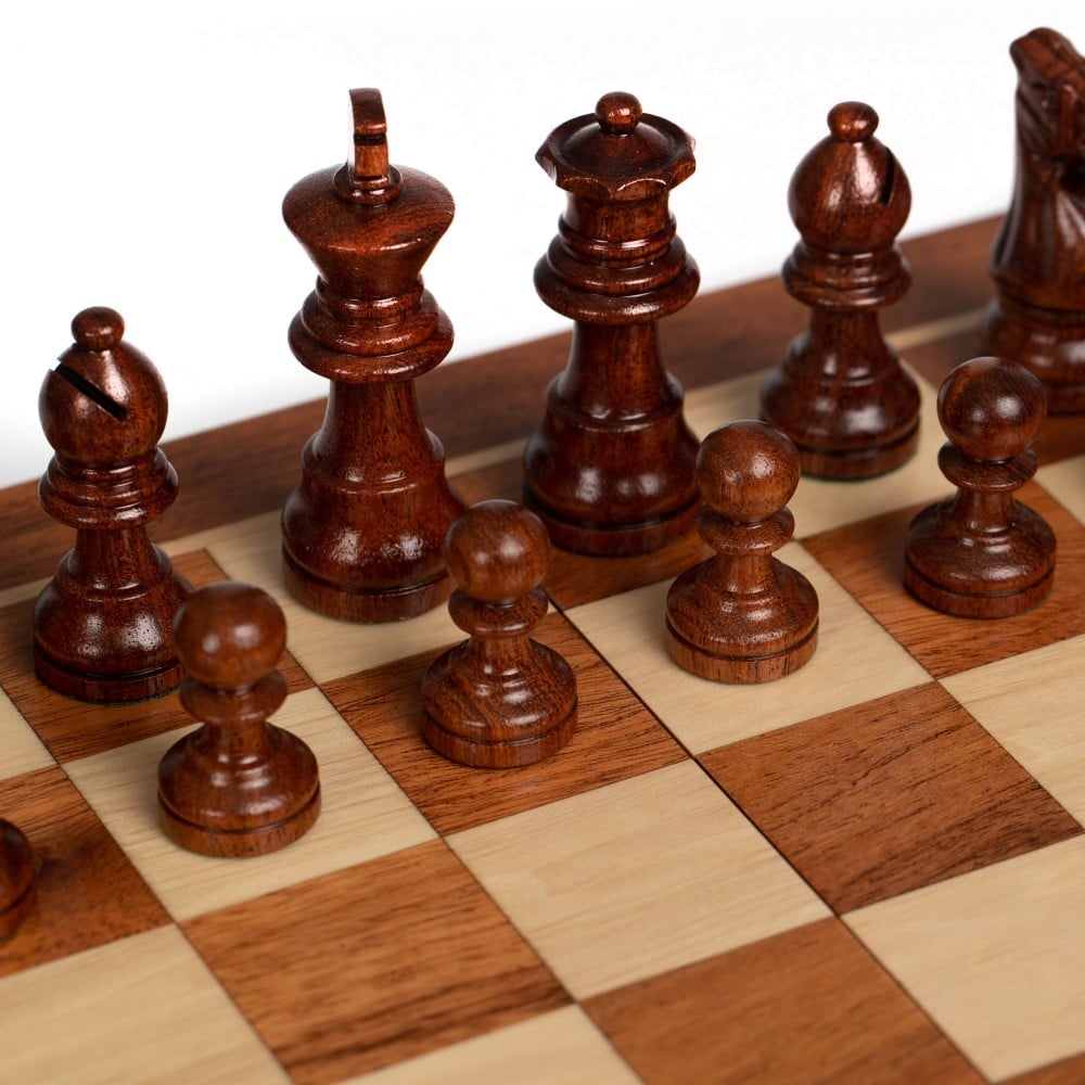 Magnetisches Reise-Schach- und Dame-Spiel - Schachbrett aus Holz & Schach- und Damefiguren aus Holz – Bild 4