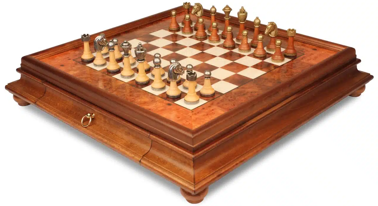 Klassisches Schachspiel - Schachbrett aus Erlenholz und Wurzelholz mit Schublade & Figuren aus Metall und Holz