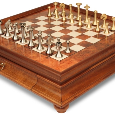 Zeitgenössisches Schachspiel - Schachbrett aus Wurzelholz und Ulmenholz mit Schublade & Metallfiguren