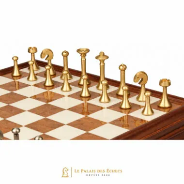 Zeitgenössisches Schachspiel - Schachbrett aus Holz und toskanischem Alabaster mit Schublade & Messingfiguren