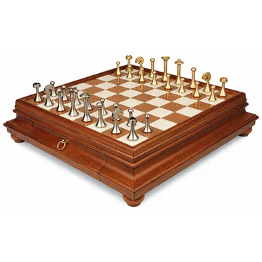 Zeitgenössisches Schachspiel - Schachbrett aus Holz und toskanischem Alabaster mit Schublade & Messingfiguren