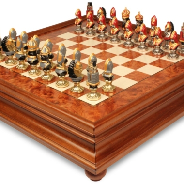 Schachspiel Moncada - Schachbrett aus Wurzelholz und Ulmenholz mit Schublade & handbemalten Metallfiguren