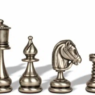 Versilberte Schachfiguren aus massivem Messing, König, Läufer, Springer und Turm