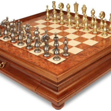 Arabesque Schachspiel - Schachbrett aus Erlen- und Buchensholz mit Schublade & Metallfiguren