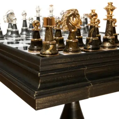Staunton XL Fantasieschachspiel - Schachbrett aus Holz und Alabaster & Figuren aus Holz und massivem Messing
