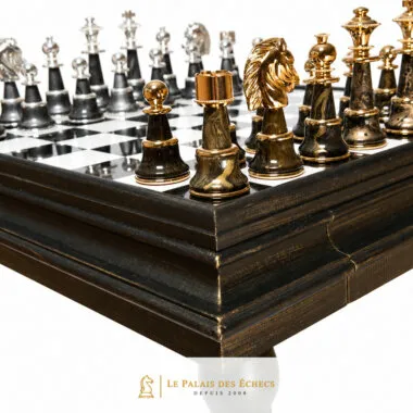 Staunton XL Fantasieschachspiel - Schachbrett aus Holz und Alabaster & Figuren aus Holz und massivem Messing