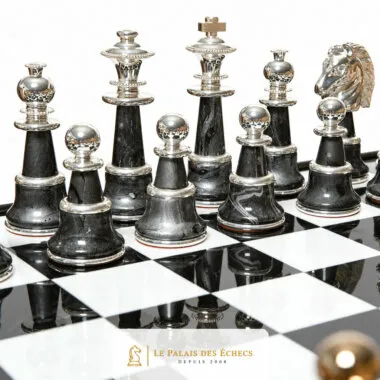 Staunton XL Fantasieschachspiel - Schachbrett aus Holz und Alabaster & Figuren aus Holz und massivem Messing