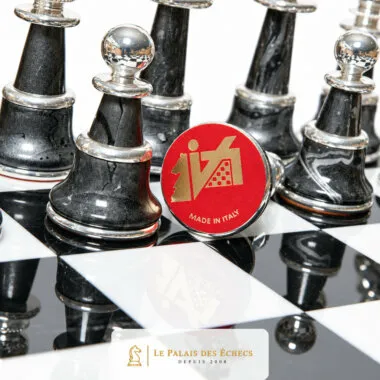 Staunton XL Fantasieschachspiel - Schachbrett aus Holz und Alabaster & Figuren aus Holz und massivem Messing