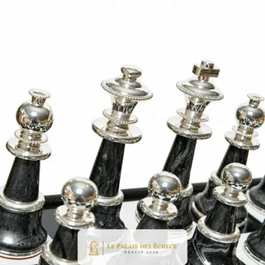 Staunton XL Fantasieschachspiel - Schachbrett aus Holz und Alabaster & Figuren aus Holz und massivem Messing