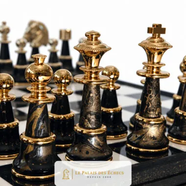 Staunton XL Fantasieschachspiel - Schachbrett aus Holz und Alabaster & Figuren aus Holz und massivem Messing