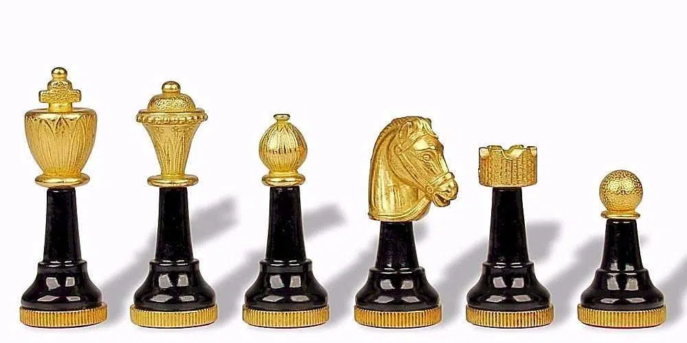 Schachspiel Staunton aus lackiertem Schwarz und Weiß Holz und Schachbrett aus Kunstleder in Gold und Schwarz – Bild 5