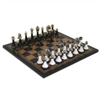 Schachspiel Staunton aus lackiertem Schwarz und Weiß Holz und Schachbrett aus Kunstleder in Gold und Schwarz