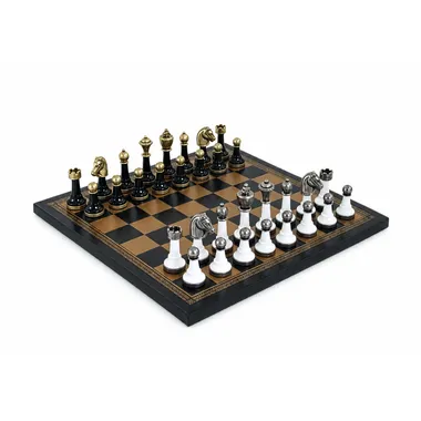 Komplettes Staunton-Schachspiel auf Schachbrett aus goldenem und schwarzem Kunstleder