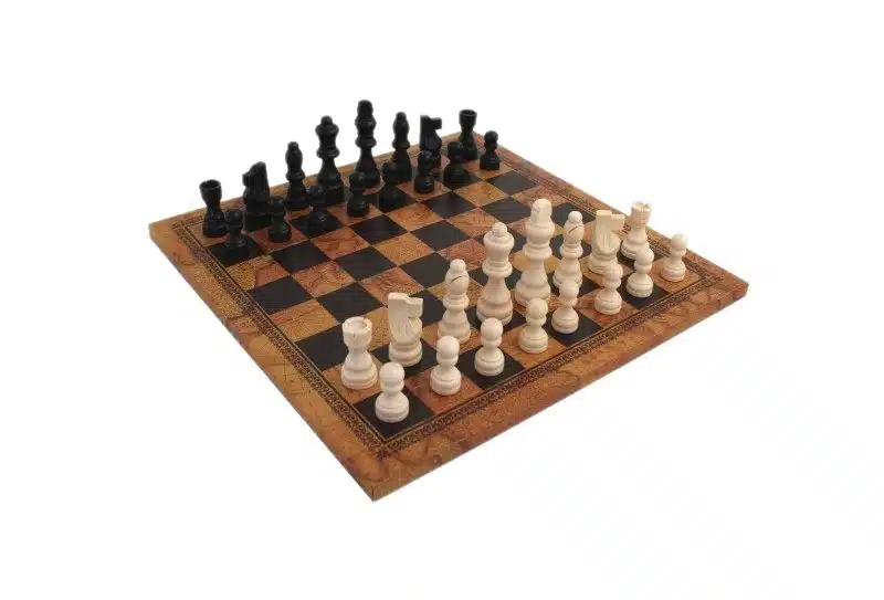Klassisches Schachspiel - Kunstlederschachbrett, Holzschachfiguren und Holzkiste zur Aufbewahrung