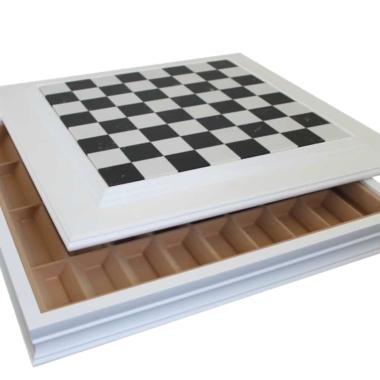 Schachbrett aus lackiertem Holz und Spielbrett aus schwarz-weißem Marmor mit Aufbewahrung