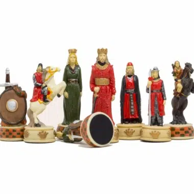 Schachfiguren von hinten mit Blick auf die gefilzten Basen