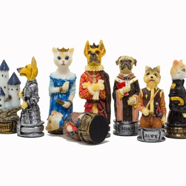 Alternative view of Schachspiel Hunde und Katzen aus Harz und Schachbrett aus Kunstleder Bordeaux und Gold