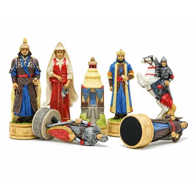 Detaillierte Schachfiguren mit mongolischen Kriegern und russischem Ritter zu Pferd