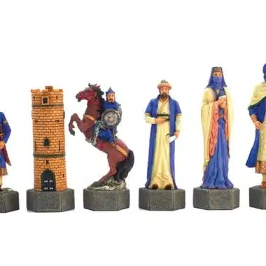 Detaillierte Kreuzzug-Figuren: Springer, Turm, König und orientalische Gestalten