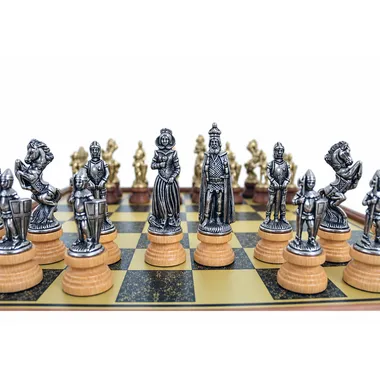 Schachfiguren Mary Stuart, König und Dame in der Brettmitte