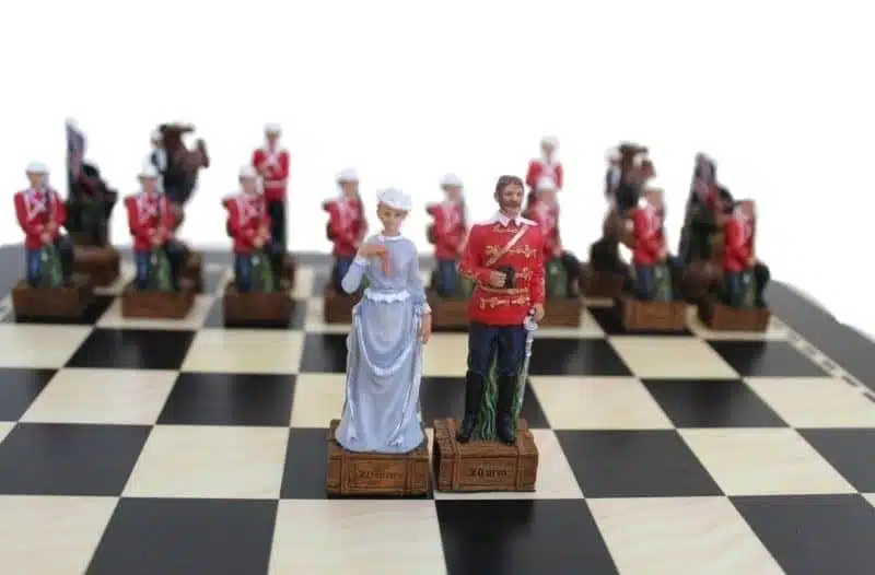 Britisches VS Zulu Schachspiel - Schachbrett aus Holz & handbemaltes Schachspiel aus Harz – Bild 2