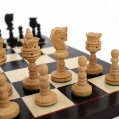 Schachspiel aus dunklem Rosenholz mit geschnitzten Figuren – Bild 2