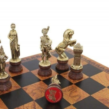 Alternative view of Schachspiel Napoleon aus Holz und Metall und Schachbrett aus Kunstleder Karte der Alten Welt