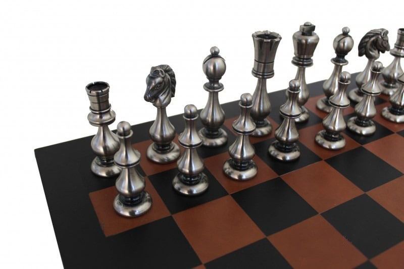 Schachspiel Grand Oriental aus massivem Messing & Schachbrett aus echtem Leder – Bild 2